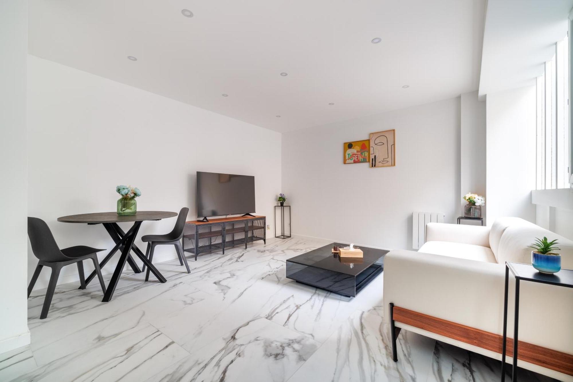 Spacious Flat For 4 People #1 Asnières Zewnętrze zdjęcie