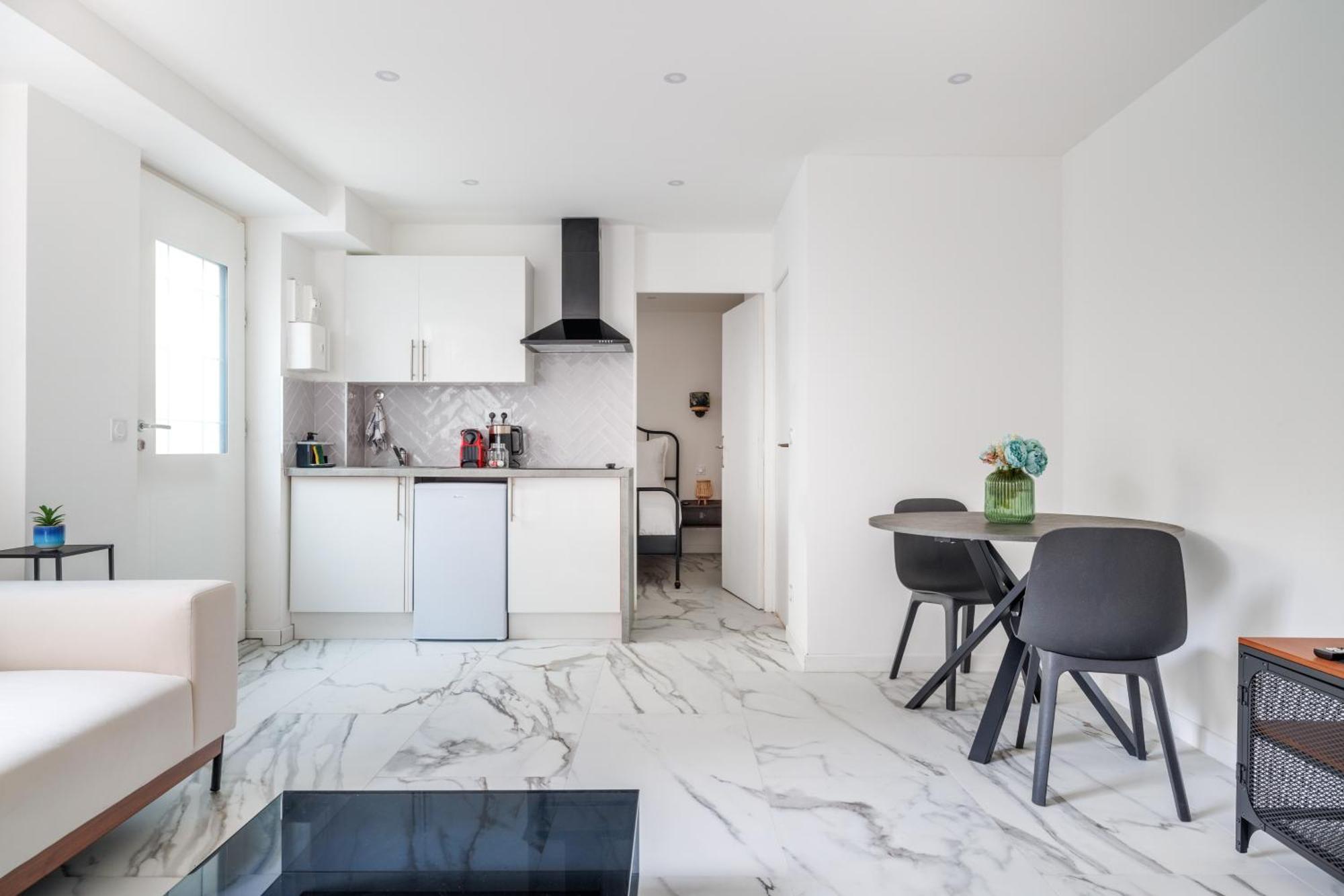 Spacious Flat For 4 People #1 Asnières Zewnętrze zdjęcie